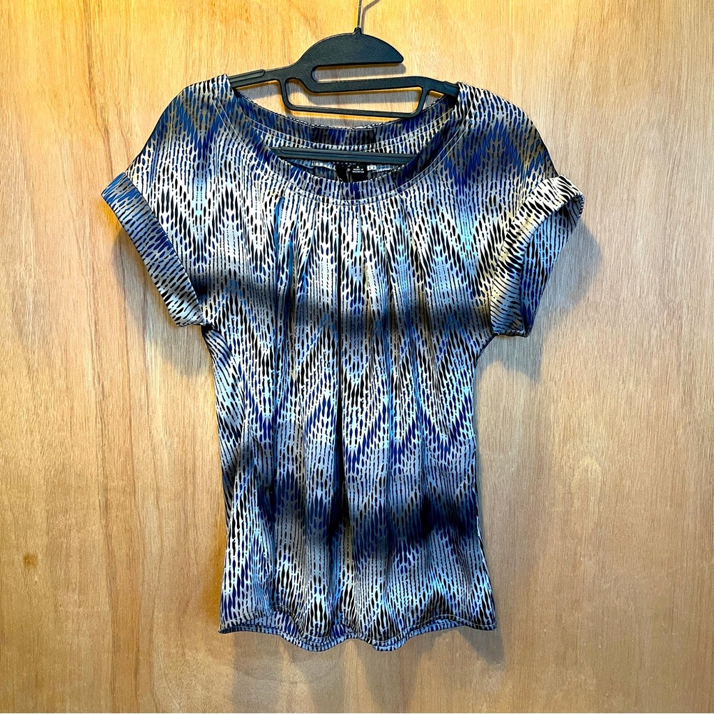 Essentials by Milano Gray Blue Black Abstract Sleeveless Silky Office Top Small